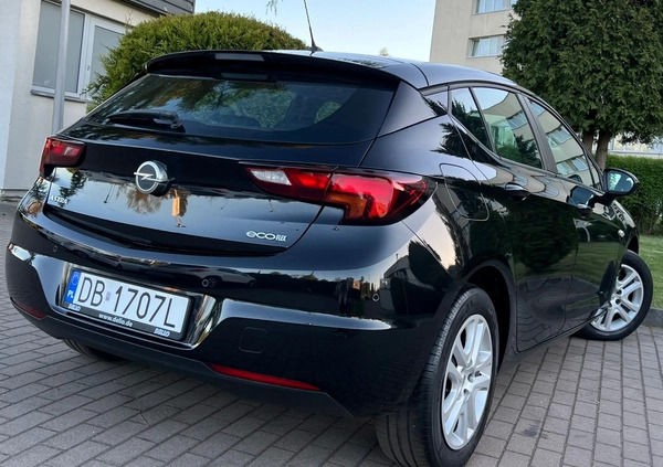 Opel Astra cena 43999 przebieg: 66200, rok produkcji 2017 z Wałbrzych małe 529